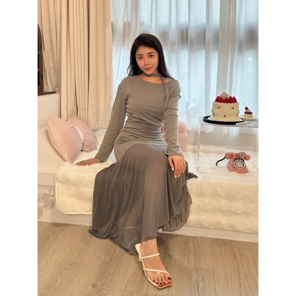 [Sunlight服飾 馬上出貨✨]斜肩兩件式長袖魚尾透沙長裙+脖子綁帶（有罩杯胸墊、灰黑白三色）-細節圖2