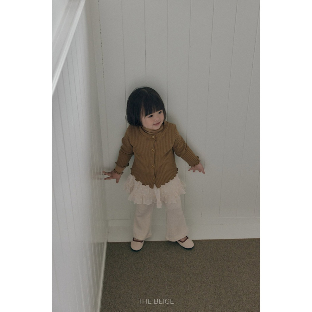 小韓舍✦正韓童裝-The beige-蕾絲波點網紗假兩件喇叭褲-細節圖3