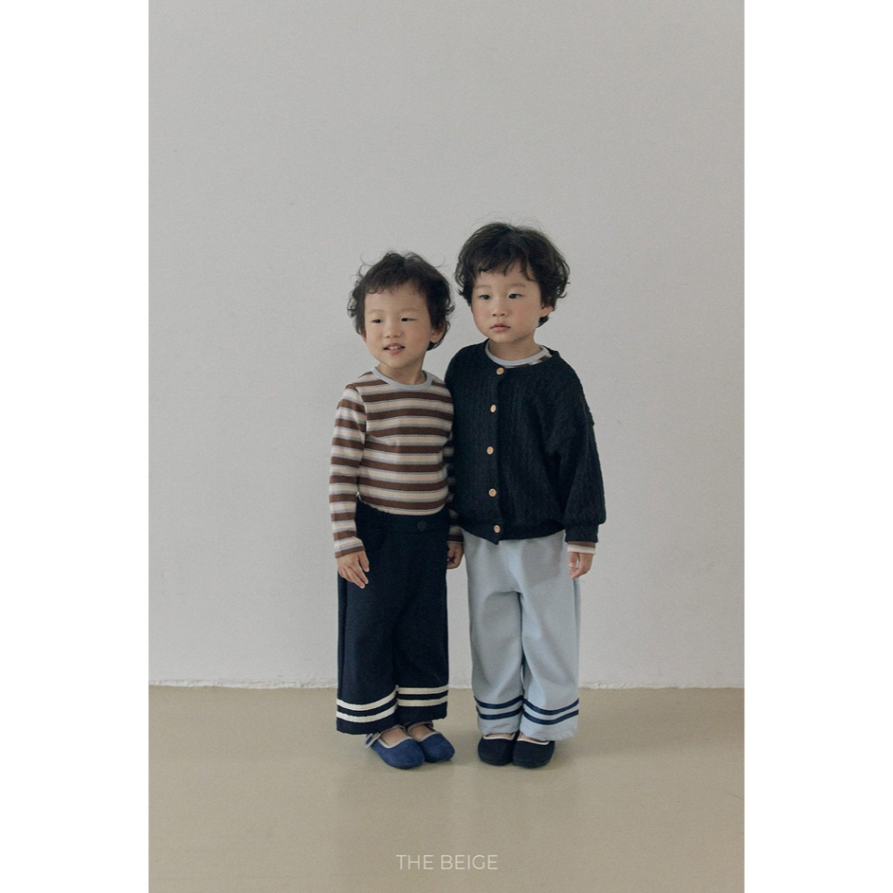 小韓舍✦正韓童裝-The beige-雙條紋壓線寬鬆直筒長褲-細節圖5