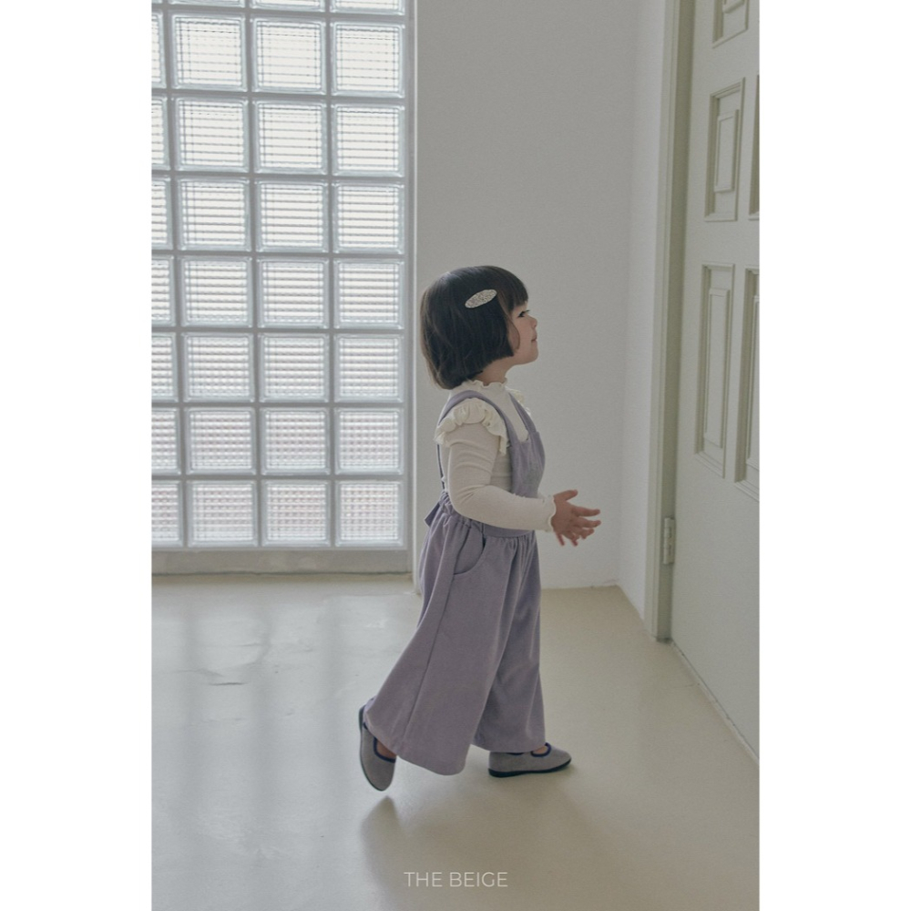小韓舍✦正韓童裝-The beige-胸前刺繡花燈芯絨吊帶寬褲-細節圖6