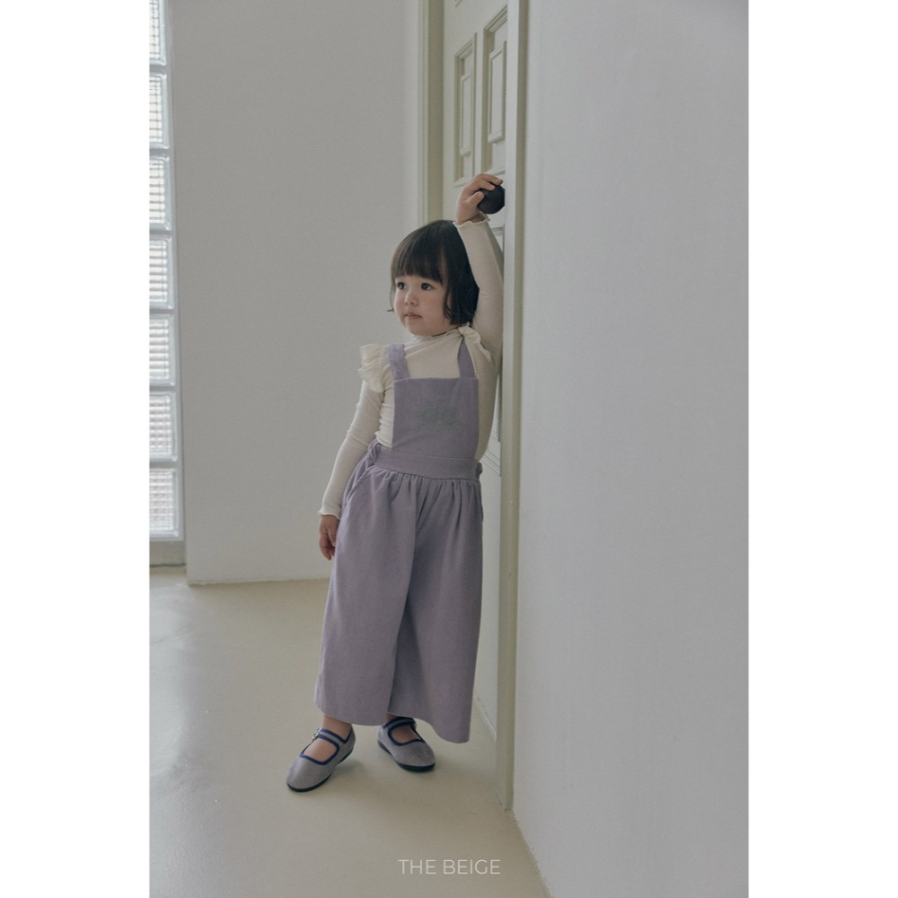小韓舍✦正韓童裝-The beige-胸前刺繡花燈芯絨吊帶寬褲-細節圖8