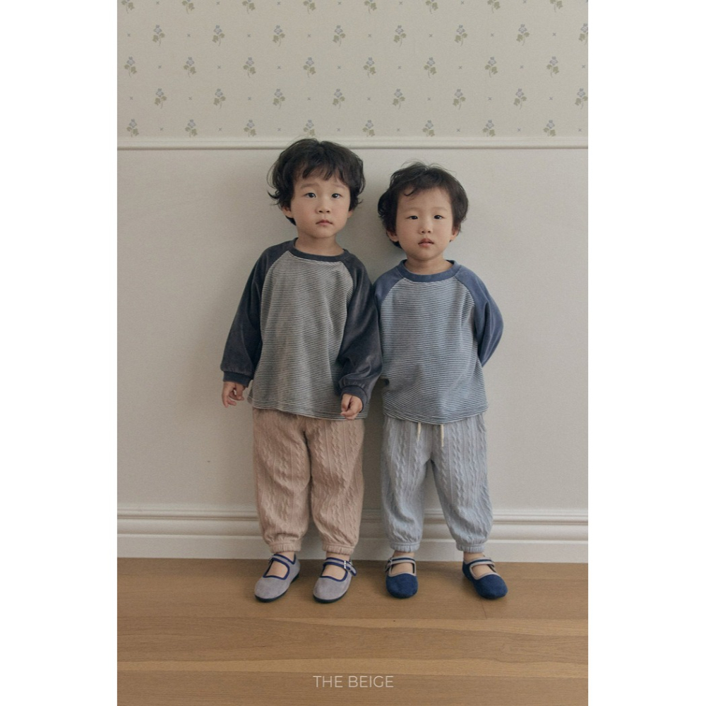 小韓舍✦正韓童裝-The beige-拼接插肩微寬鬆長袖上衣-細節圖7