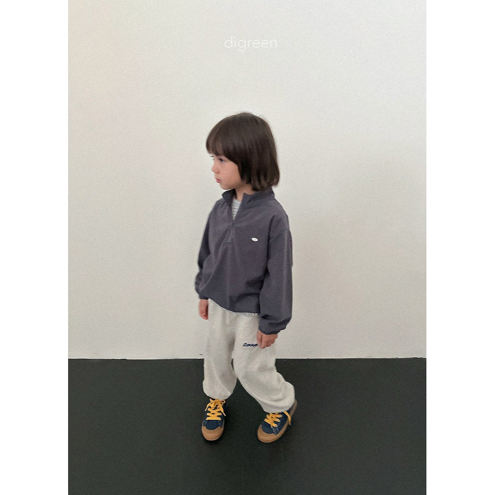 小韓舍✦正韓童裝-digreen-英文刺繡休閒運動長褲-細節圖5