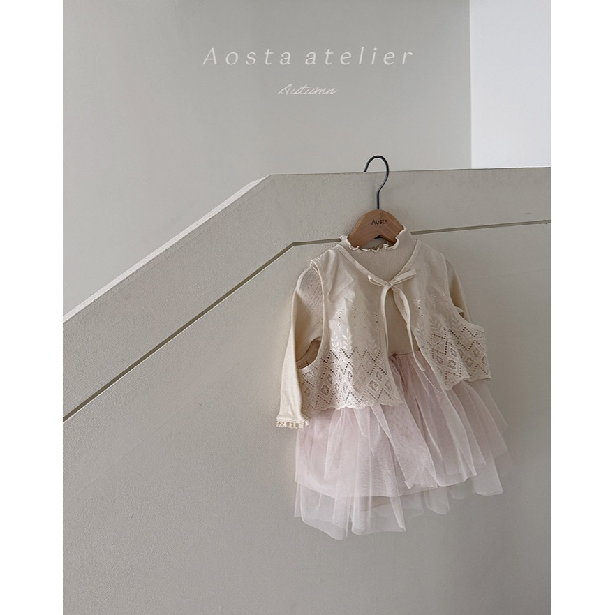 小韓舍✦正韓童裝-Aosta-Camellia 蕾絲花邊拼接蓬蓬網紗洋裝-細節圖8