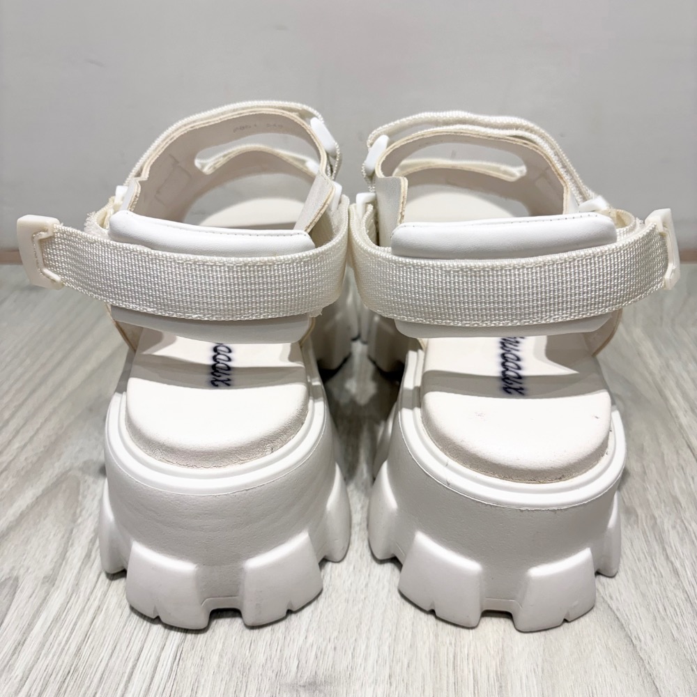 【現貨】韓國東大門甜酷工裝厚底涼鞋｜7cm顯高魔鬼氈涼鞋 白色 39碼-細節圖5