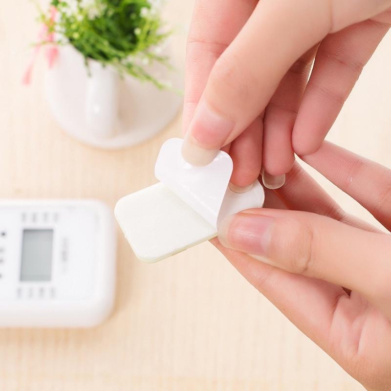 ［BJ商城］台灣現貨🇹🇼創意壁掛黏貼式遙控器掛勾 收納掛 無痕強力粘貼 遙控器收納 掛勾 免釘 免鑽 掛勾架 掛勾架-細節圖2