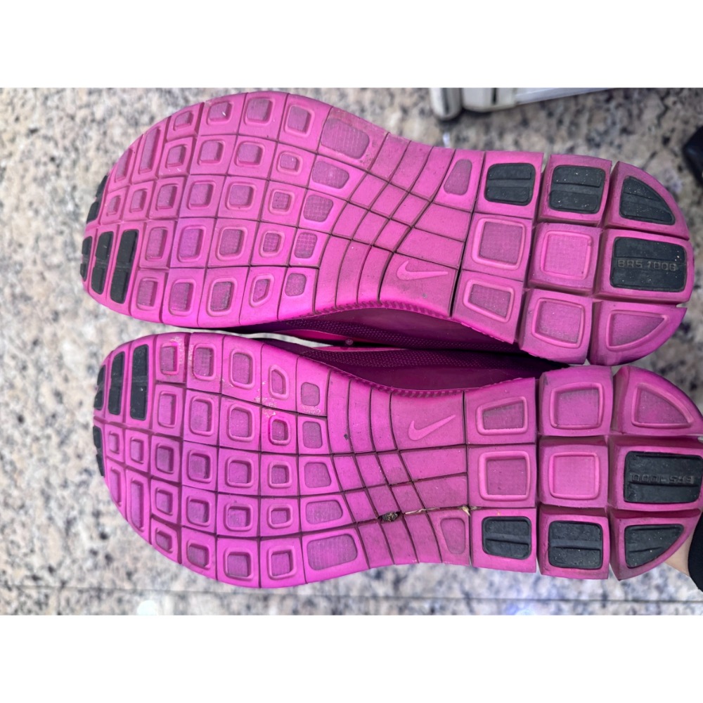 二手Nike女生跑步鞋-細節圖2