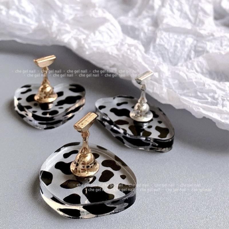 網紅爆款 🐄小奶牛美甲練習甲底座底托甲托  小奶牛愛心異形底座 調色盤拍照道具-細節圖6