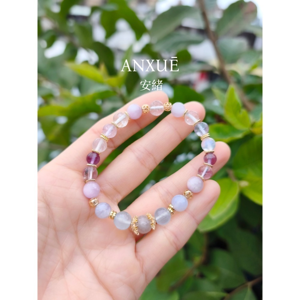 【靜謐之境】原創設計手鍊 ✨ 白兔毛 x 海藍寶 x 紫水晶 x 藍玉髓 ｜舒壓療癒、增進智慧、自信表達之石-細節圖3