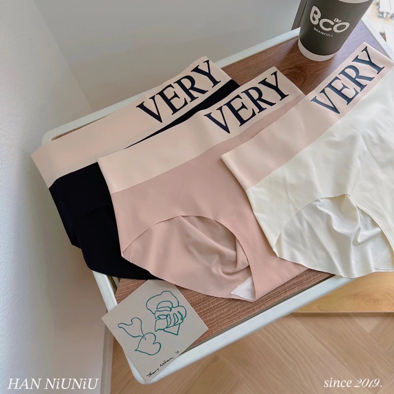 ʜᴀɴɴɪᴜ☺︎︎歐膩內褲系列｜大屁股救星🧡蜜桃臀～時髦大牌感 質感英文字 蜜桃臀無痕中腰內褲 /02028040-細節圖4