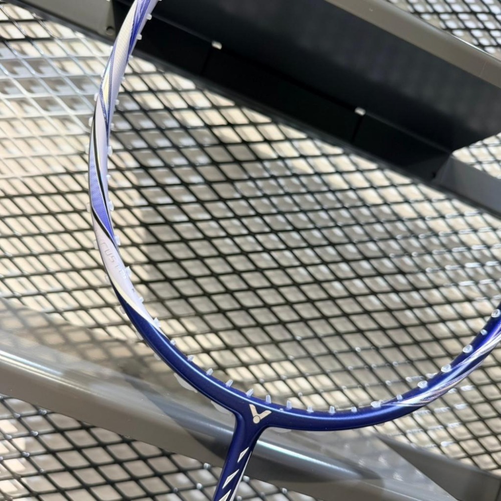 丘林體育Chilling | VICTOR羽球拍 | TK-BOOM PRO | THRUSTER | 高CP值 攻擊拍-細節圖4