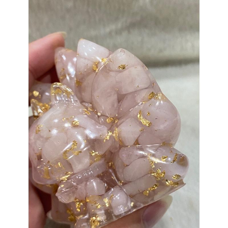 【緣起巨作】櫻色和諧：奢華粉晶九尾狐仙奧根擺件｜魅力磁場、和諧人際守護、高純度金箔加持｜職人手作厚實能量塔-細節圖6
