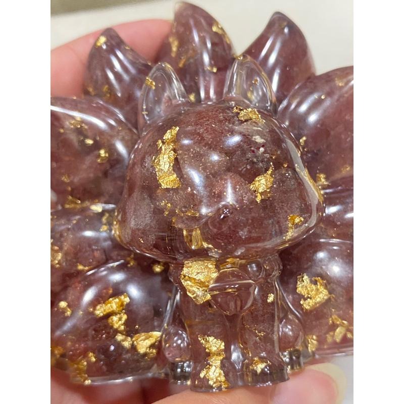 【緣分蜜桃光】大器手作草莓晶九尾狐奧根能量塔：純手工灌注璀璨金箔，強效增人緣、招桃花，守護甜蜜幸福磁場。-細節圖8