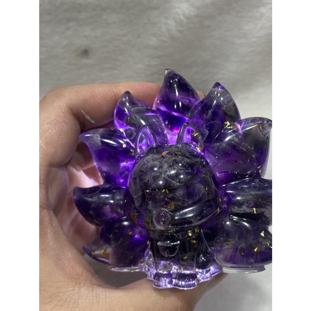 【智慧招貴人】大器手作紫水晶九尾狐奧根能量塔：純手工灌注璀璨金箔，強效穩情緒、招貴人，鎮守靈氣磁場。-細節圖2
