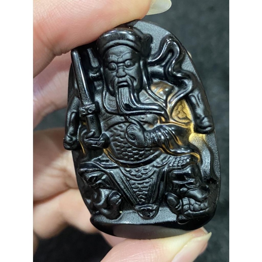 【正黑曜石 ‧ 玄天上帝】北極大帝佛牌｜上帝公鎮守｜打光透黃光（真品保證）｜辟邪化煞 防小人 抵抗負能量 隨身掛飾-細節圖4