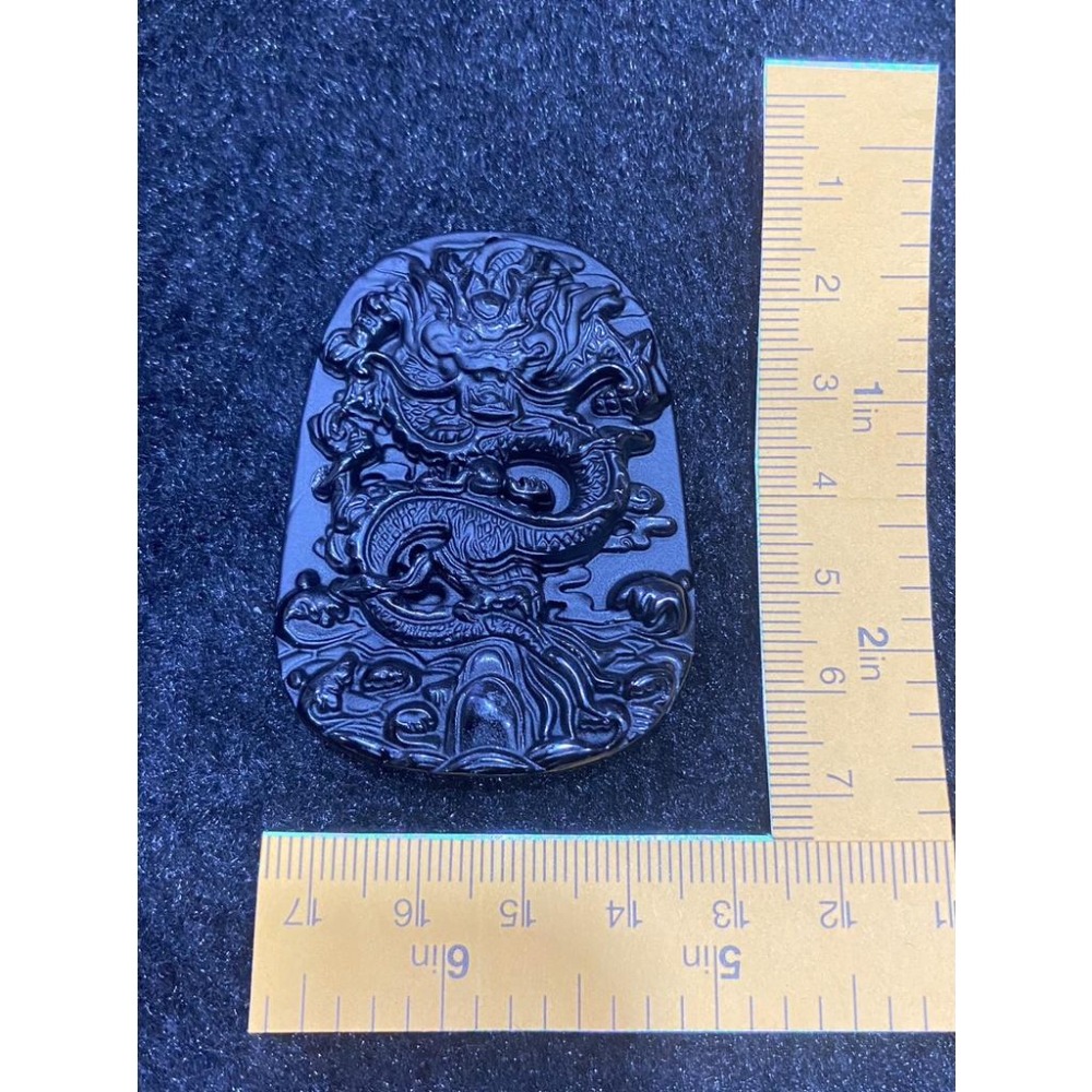 【龍王霸氣 ‧ 烏金黑曜】正黑曜石龍牌佛牌｜高度 5.8cm 大器工藝｜透黃光（真品保證）｜避邪化煞 守護平安 招財-細節圖5