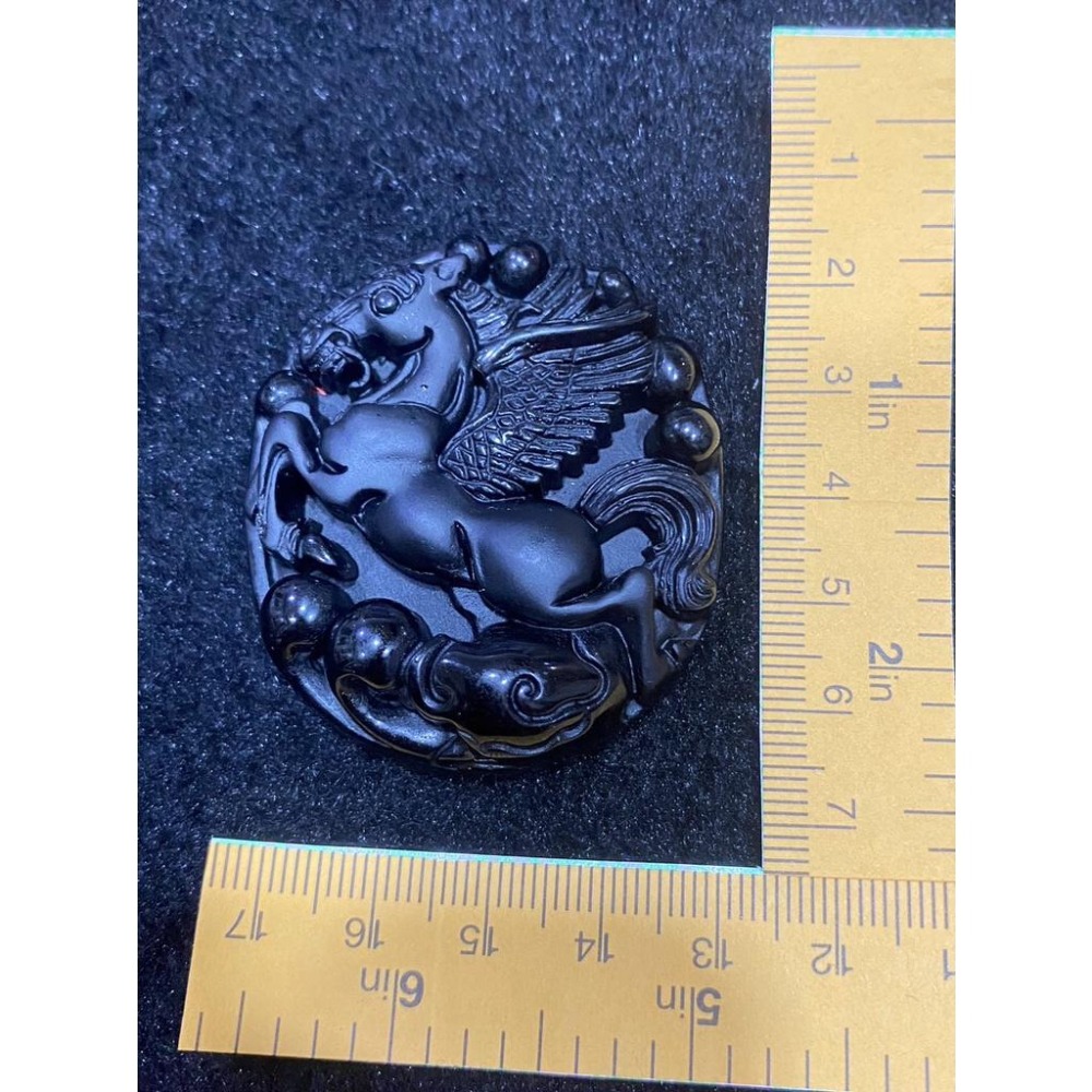 【大塊厚裝 ‧ 飛馬】正黑曜石天馬佛牌｜高度 5.2cm 霸氣尺寸｜透黃光（真品保證）｜避邪化煞 守護平安 招財開運-細節圖7