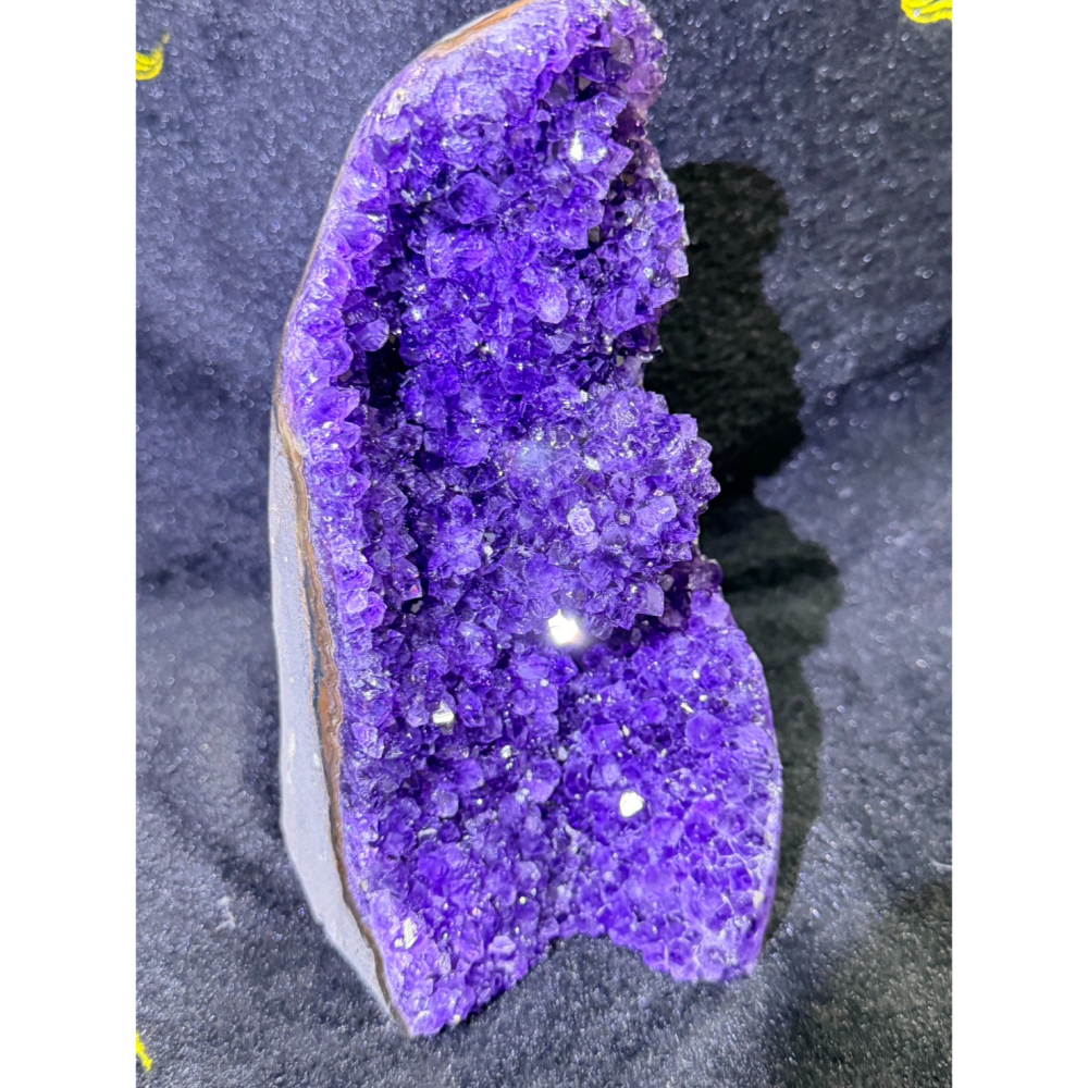【極致烏拉圭】ESP深紫晶鎮 ✨ 絕美紫晶花與聚財深洞｜高度19cm 大氣鎮宅擺飾｜實品更閃耀的靈性藝術品-細節圖4