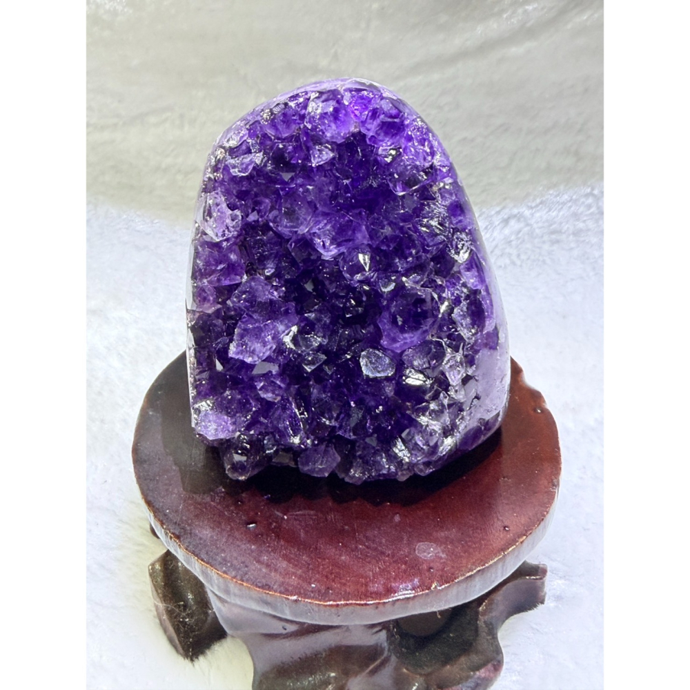 【極致原皮】小巧烏拉圭 ESP 深紫晶鎮 ✨ 飽滿晶牙與天然原礦感｜高6.8cm 桌案雅物｜實品更閃耀的紫色靈性藝術-細節圖2