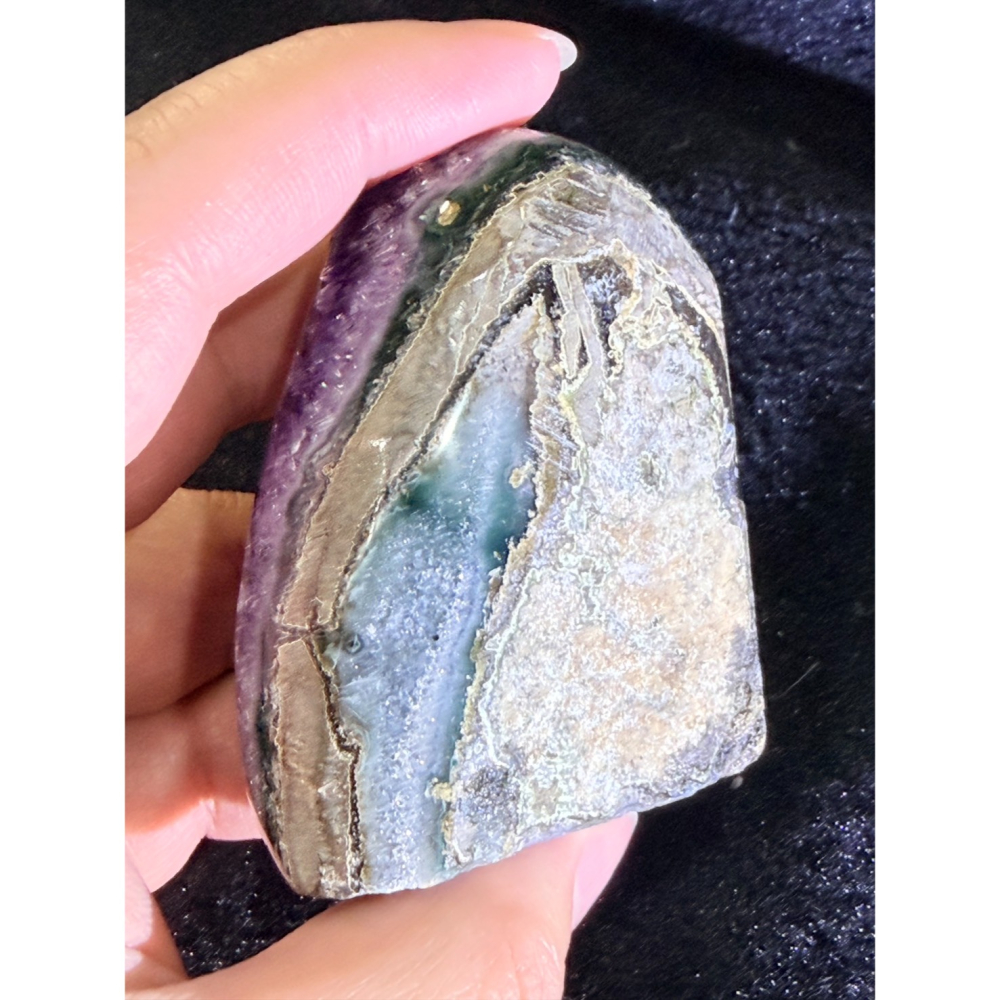 【極致原皮】小巧烏拉圭 ESP 深紫晶鎮 ✨ 飽滿晶牙與天然原礦感｜高6.8cm 桌案雅物｜實品更閃耀的紫色靈性藝術-細節圖7