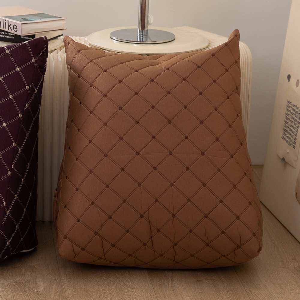 【金大器】緹花菱格面三角靠墊枕 中型45x25x45cm 懶骨頭 靠枕 抱枕 靠墊 抬腿枕 腰靠 床上靠枕 沙發墊-規格圖1