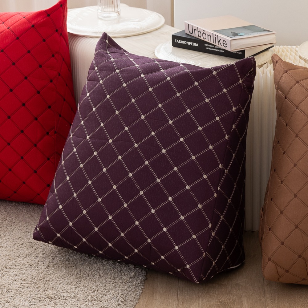 【金大器】緹花菱格面三角靠墊枕 中型45x25x45cm 懶骨頭 靠枕 抱枕 靠墊 抬腿枕 腰靠 床上靠枕 沙發墊-規格圖1