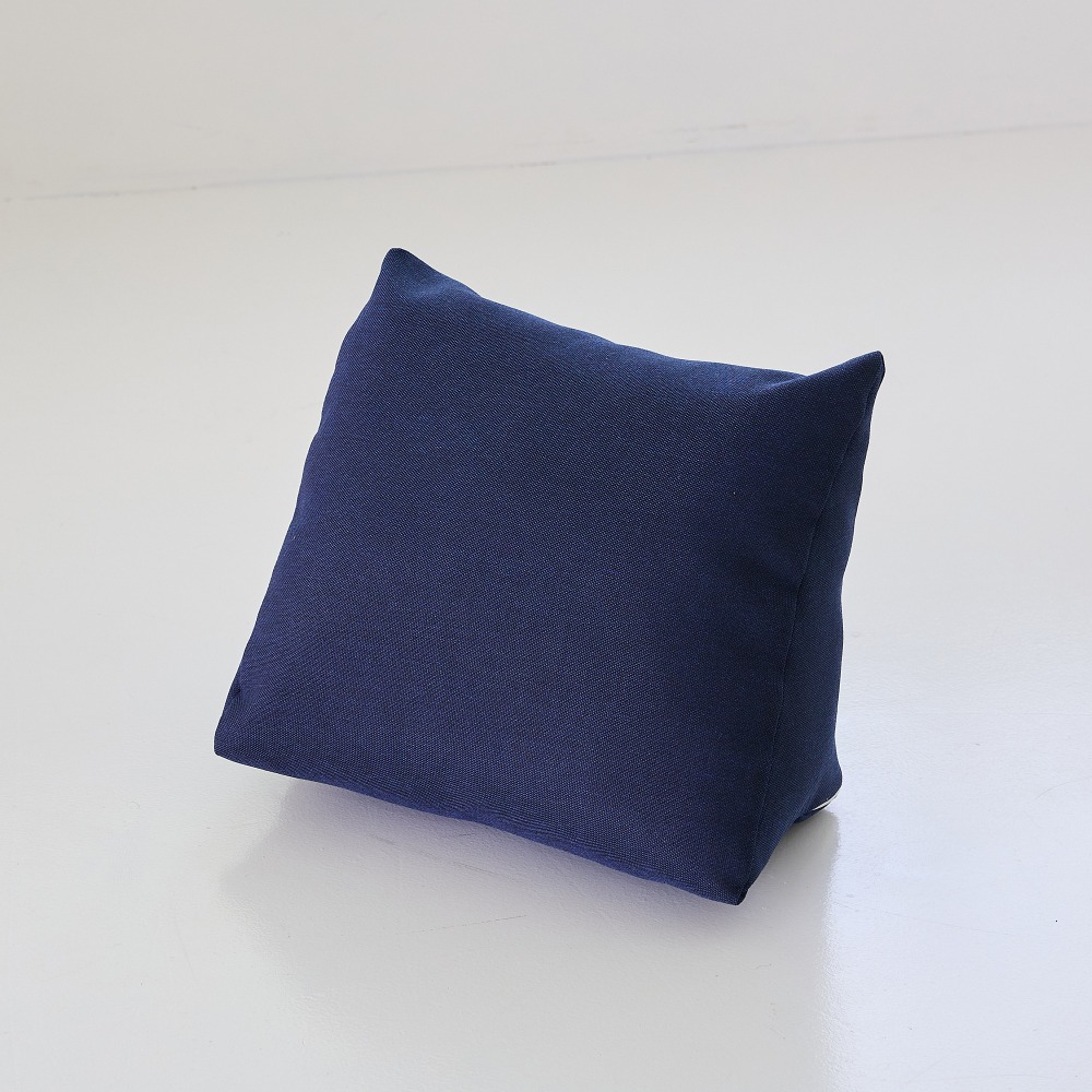 【金大器】素面三角靠墊枕 小型35x18x28cm 懶骨頭 靠枕 抱枕 靠墊 抬腿枕 腰靠 床上靠枕 沙發墊-規格圖1