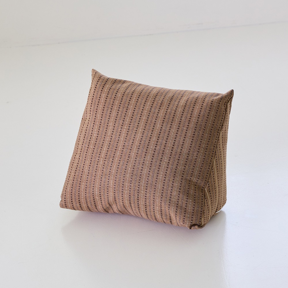 【金大器】素面三角靠墊枕 小型35x18x28cm 懶骨頭 靠枕 抱枕 靠墊 抬腿枕 腰靠 床上靠枕 沙發墊-規格圖1