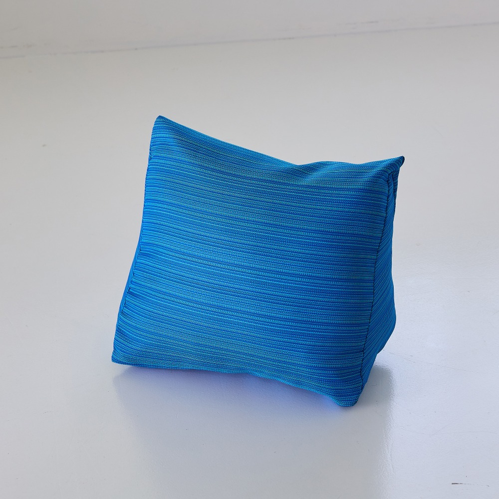 【金大器】素面三角靠墊枕 小型35x18x28cm 懶骨頭 靠枕 抱枕 靠墊 抬腿枕 腰靠 床上靠枕 沙發墊-規格圖1