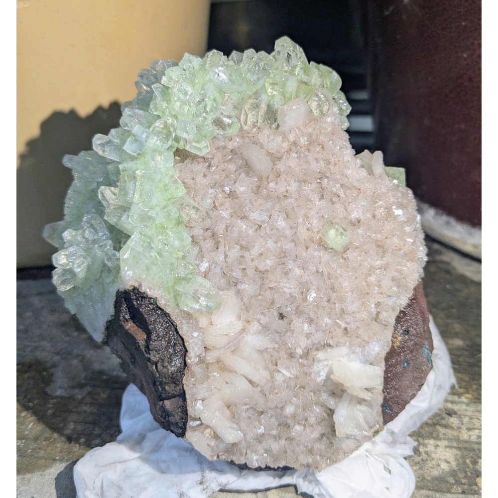 湖北綠魚眼石共生原礦擺件 1.5kg 晶體密集 收藏擺設-細節圖2