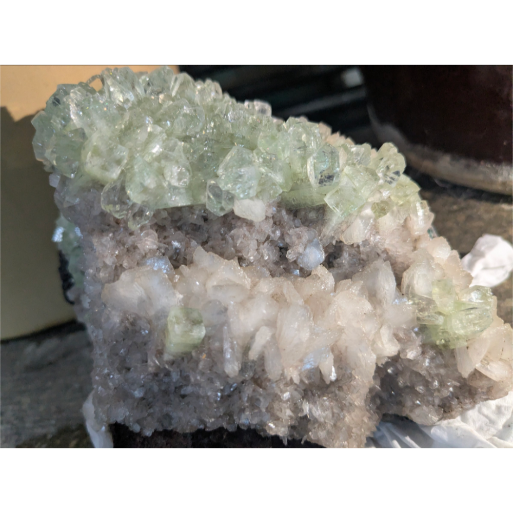 湖北綠魚眼石共生原礦擺件 1.5kg 晶體密集 收藏擺設-細節圖9