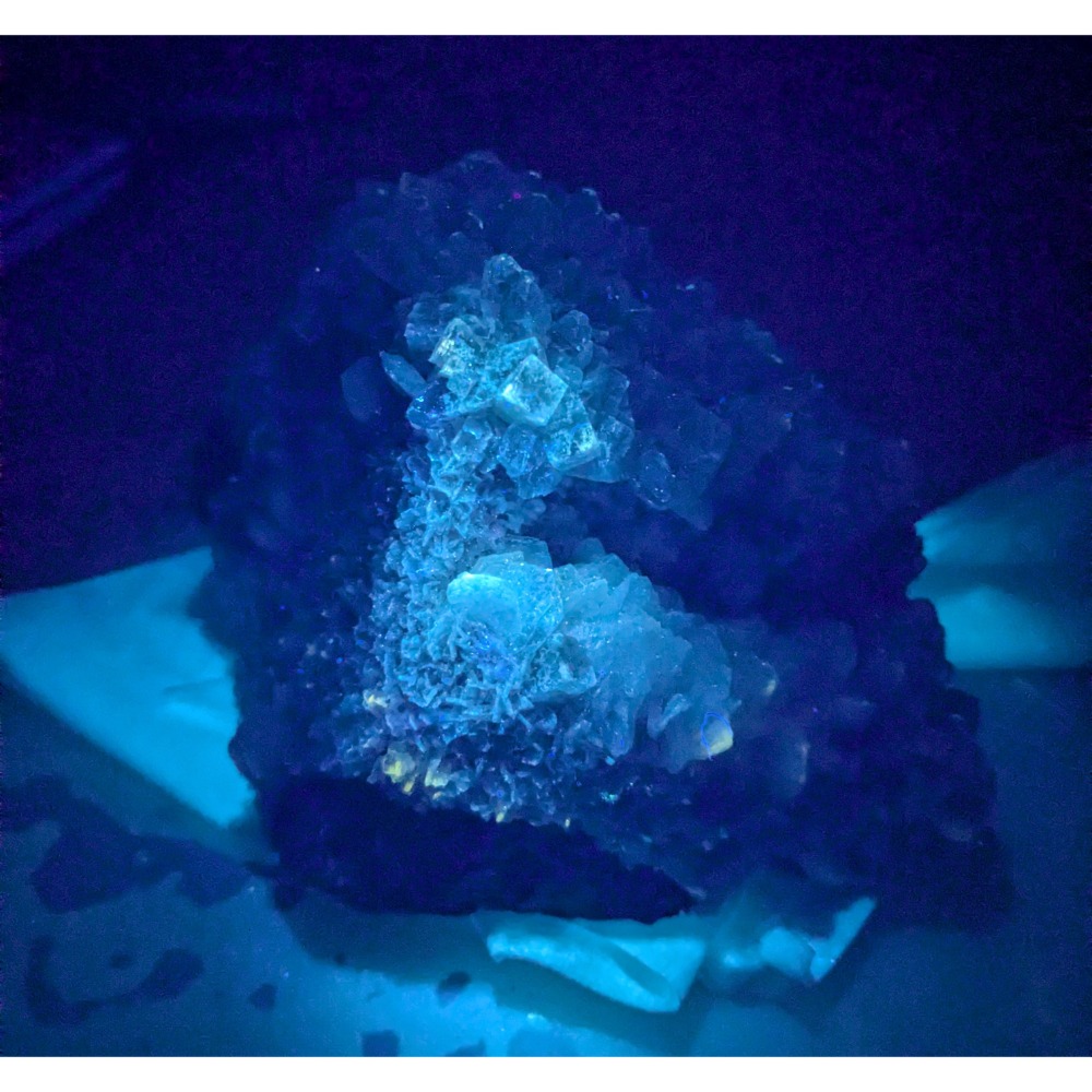 湖北綠魚眼石共生原礦擺件 1.5kg 晶體密集 收藏擺設-細節圖10