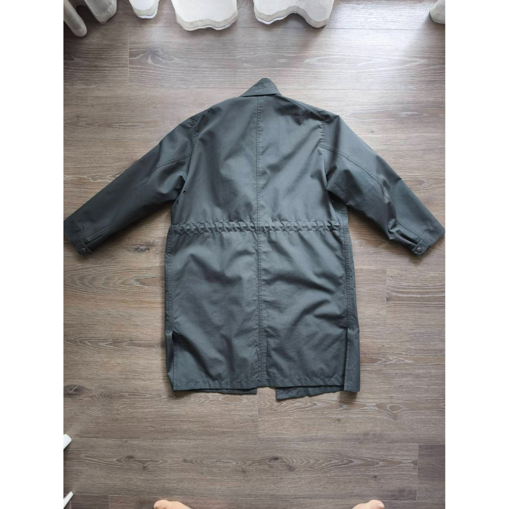 Yuan`s 『 品味生活』~ UNIQLO U 軍裝風長版 外套 大衣 s號 防風防潑水 狀況良好 421053-細節圖2