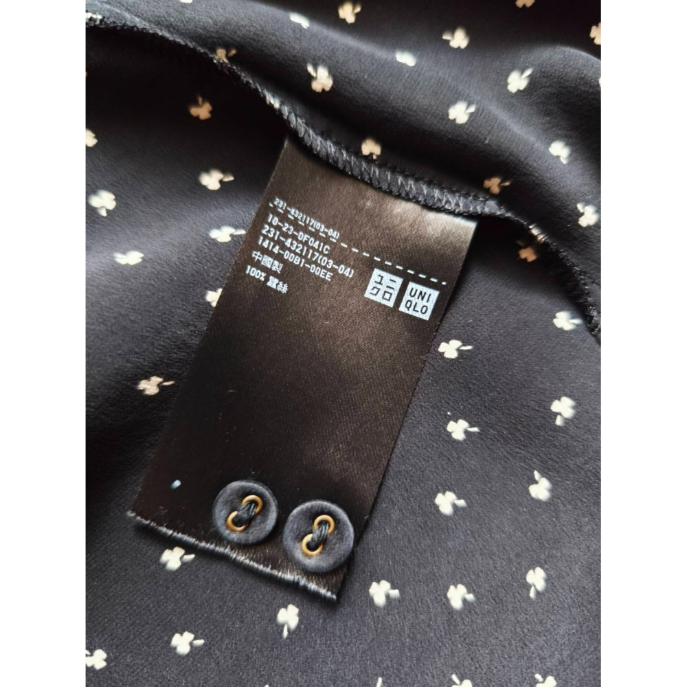 Yuan`s 『 品味生活』~ UNIQLO Ines de la Fressange 純蠶絲襯衫 s號 近新-細節圖4