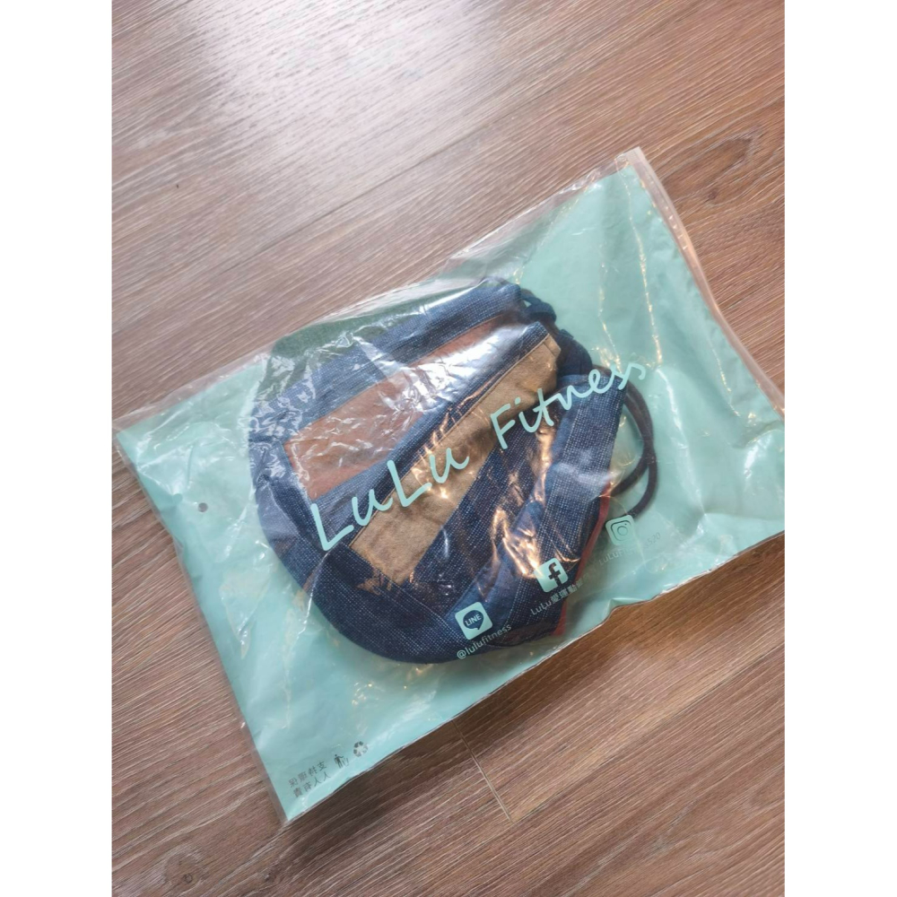 Yuan`s 『 品味生活』~ 日本倉敷購入 日本製 岡山牛仔隨身包 水桶包 手拿包 拼布設計-細節圖5