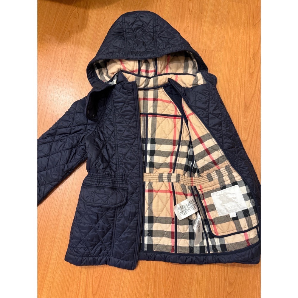 Burberry Children 經典海軍藍縮腰連帽鋪棉絎縫外套 10Y 140cm-細節圖2