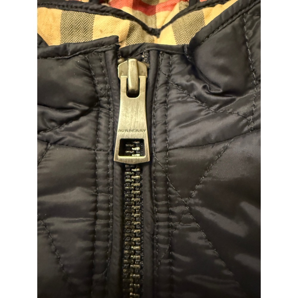 Burberry Children 經典海軍藍縮腰連帽鋪棉絎縫外套 10Y 140cm-細節圖3