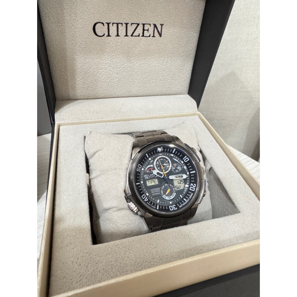 星辰 Eco-Drive 光動能 全球電波時計 (鈦)腕錶-細節圖2