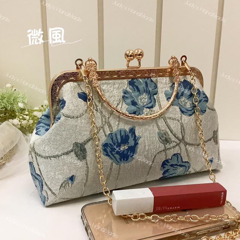 《Judy’s 小舖》微風 手縫口金包附小花提手 送錬條 現貨典雅清新氣質 手機包手提包可斜肩 裙褲好搭配 送禮自用皆宜-細節圖3