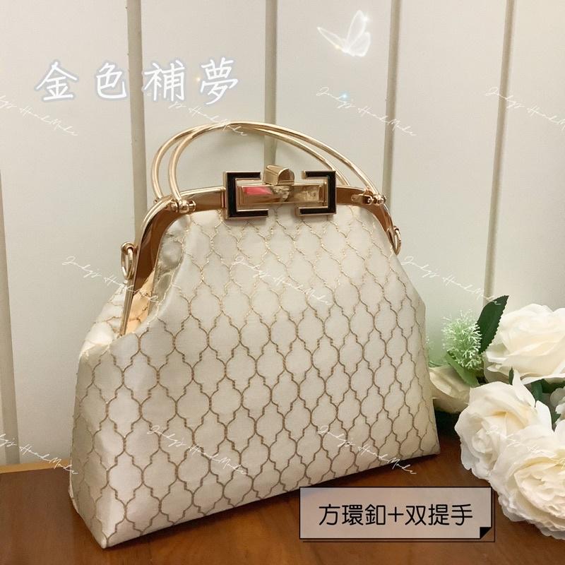 《JUDY’S小舖》金色補夢 小香風象牙色香檳金氣質金屬釦環 双提把手口金包法棍包 現貨 手機包手提包斜肩宴會包淑女包-細節圖2