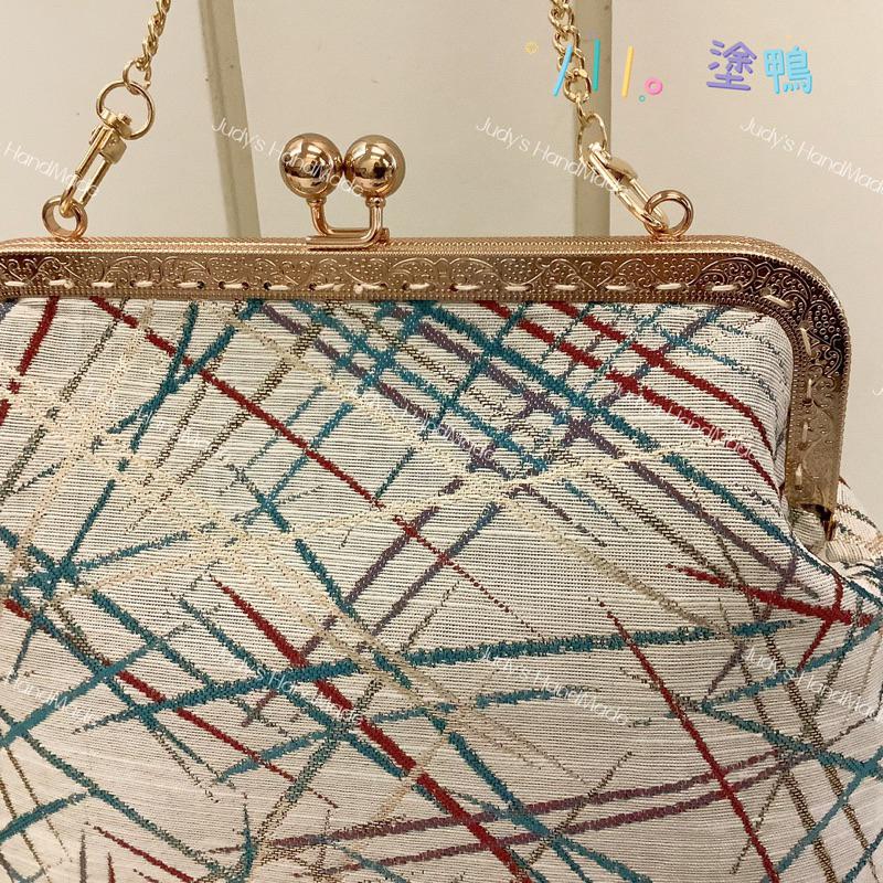 《Judy’s 小鋪》塗鴨 双珠手縫款口金包 附麻花鍊條 現代藝術抽象感 簡約時尚 現貨側背包腋下包-細節圖6