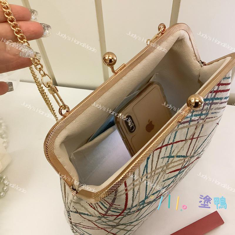 《Judy’s 小鋪》塗鴨 双珠手縫款口金包 附麻花鍊條 現代藝術抽象感 簡約時尚 現貨側背包腋下包-細節圖7