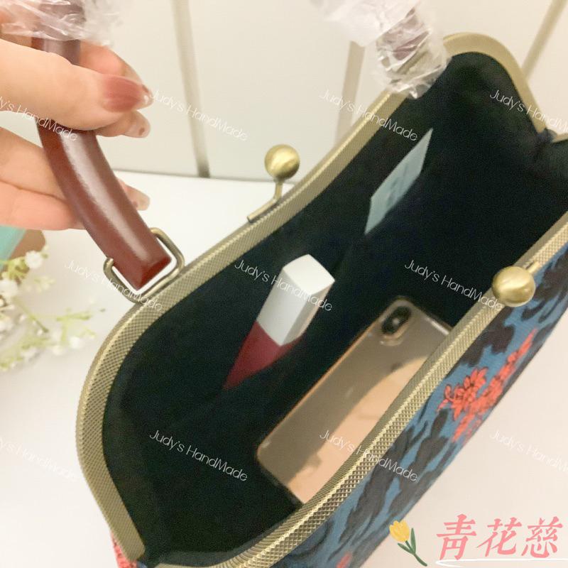 《Judy’s 小舖》青花慈 紅木色提手 大口金包手提包 雍容華貴典雅容量大 古典歐式宮廷風 母親節送長輩最佳禮物-細節圖4