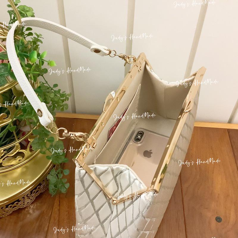 《Judy’s 小舖》情人節禮物 簡約菱格紋小香風口金包 琥珀色提手 古銅口金 送錬條 現貨手機包手提包斜肩包晚宴包-細節圖6