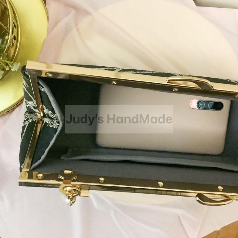 《Judy’s 小舖》南山鎖 加大法棍包口金包 腋下包 送珍珠鍊+o字鍊 現貨手機包手提包斜肩包宴會包ins-細節圖4