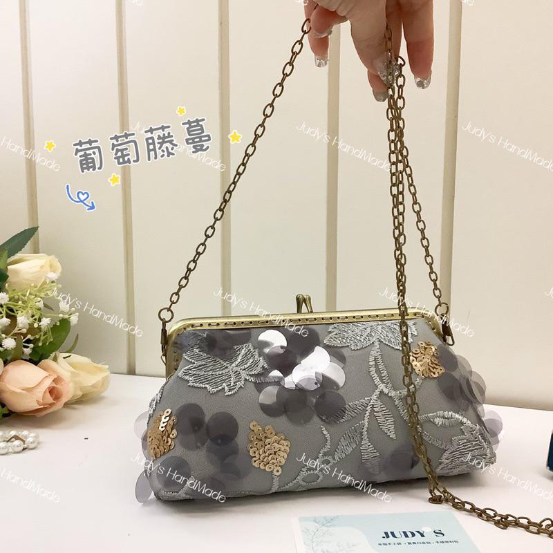 《JUDY’S小舖》 法式田園風格 葡萄亮片刺繡 手拿包宴會包手機包 筆袋送鍊條斜肩包 現貨放手機 送禮小禮物-細節圖4