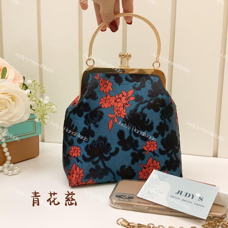 Judy’s 小舖》青花瓷黑金時代 直式手機包口金包旗袍包  附提手送鍊 復古優雅宮廷風氣質典雅旗袍包-細節圖6