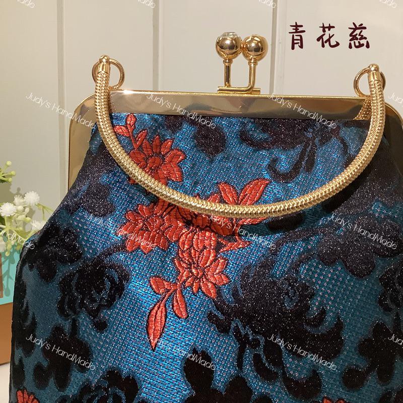Judy’s 小舖》青花瓷黑金時代 直式手機包口金包旗袍包  附提手送鍊 復古優雅宮廷風氣質典雅旗袍包-細節圖7