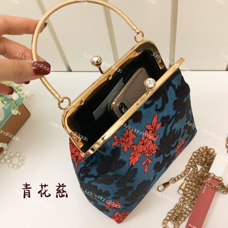 Judy’s 小舖》青花瓷黑金時代 直式手機包口金包旗袍包  附提手送鍊 復古優雅宮廷風氣質典雅旗袍包-細節圖8