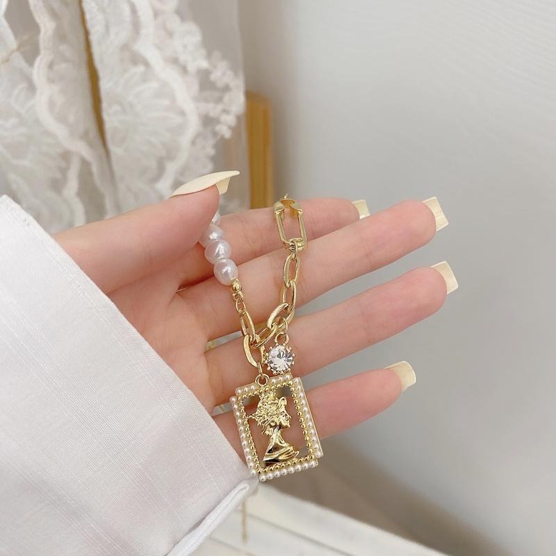 台灣現貨⚇項鍊⚇復古珍珠拼接方牌人像項鍊小眾設計感ins冷淡風別針鎖骨鏈  Justlikepig就愛豬飾品🐷-細節圖5